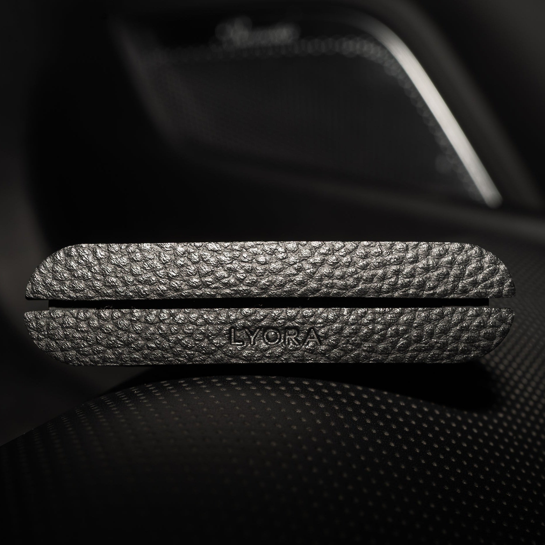 LYORA Noir